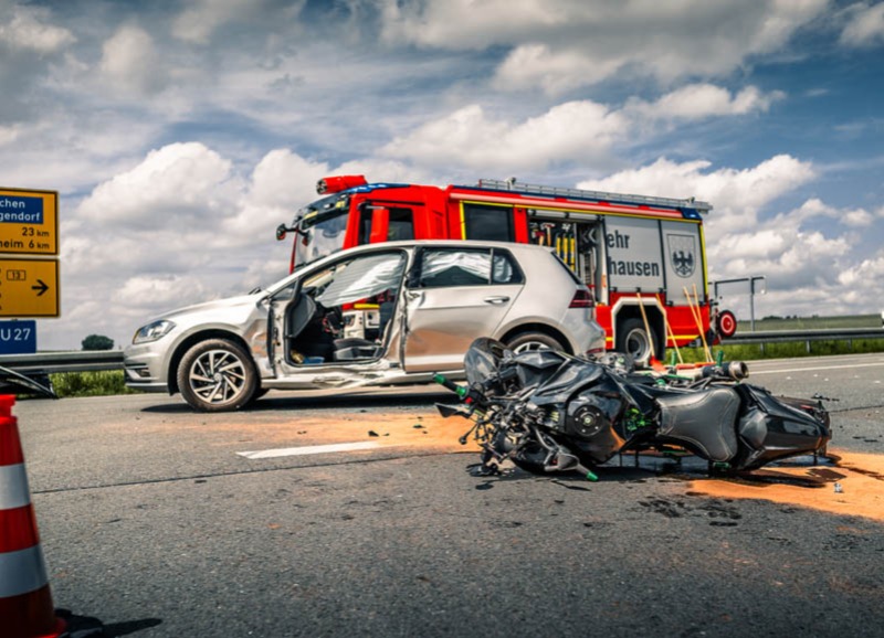 Schwerer Verkehrsunfall mit Motorrad auf der Bundesstraße 13