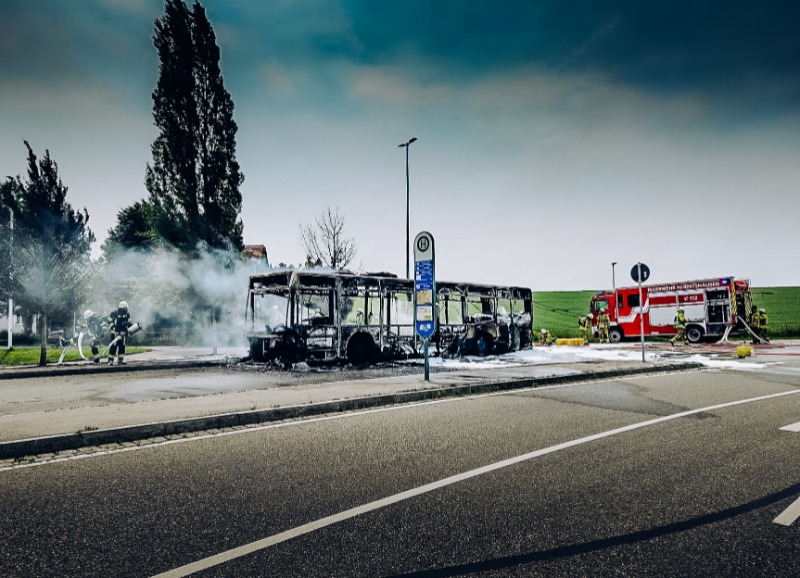 Linienbus brennt aus