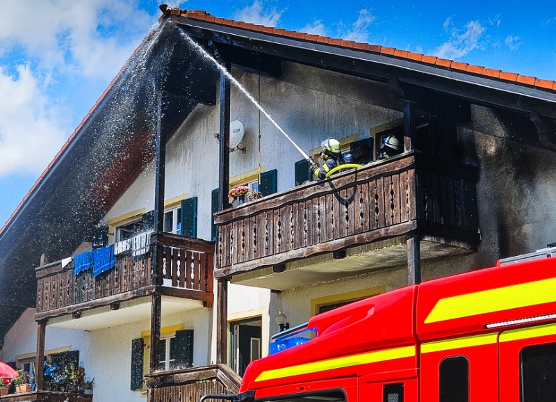 Balkonbrand auf einem landwirtschaftlichen Anwesen
