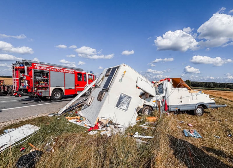 Vier Verletzte nach Unfall mit Wohnmobil auf der A 8
