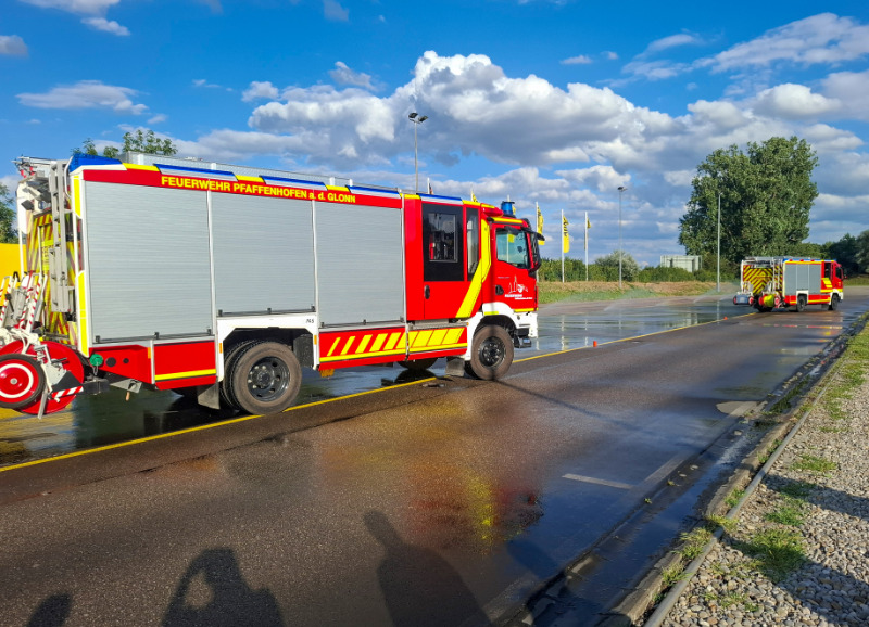Sicher unterwegs im Einsatz: 28 Feuerwehrdienstleistende absolvieren Fahrsicherheits-training in Augsburg