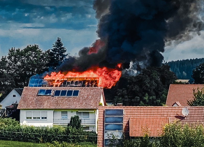 Brand eines landwirtschaftlichen Anwesens in Oberzeitlbach
