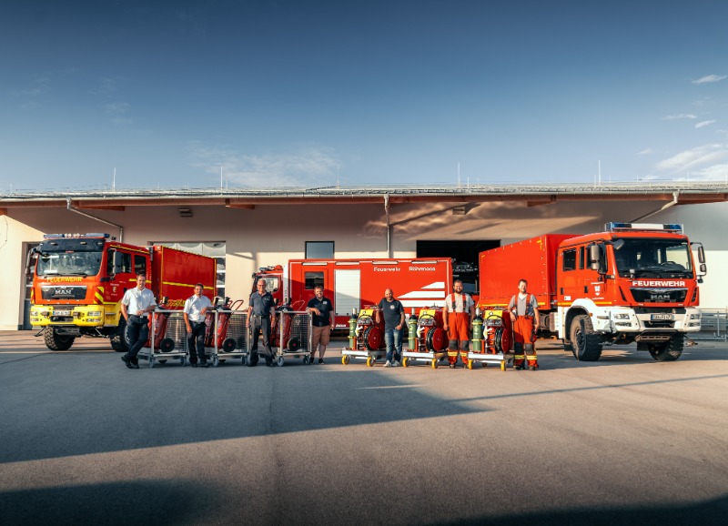 Neue Rollcontainer für Sonderlöschmittel stärken Brandschutz im Landkreis Dachaui Landkreis Feuerwehren