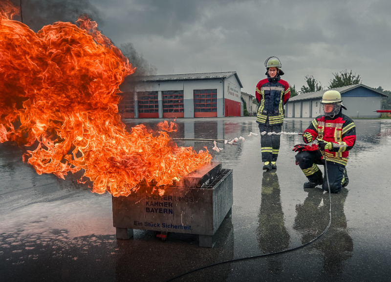 Löschschaum richtig einsetzen: praktische Ausbildung am Schaumtrainer