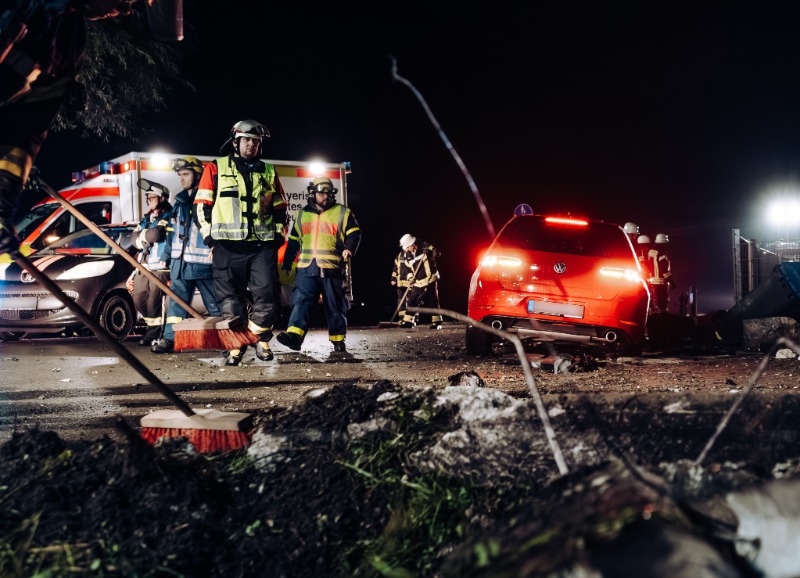 Verkehrsunfall im Neuhimmelreich – PKW-Lenkerin prallt gegen Betonpfeiler