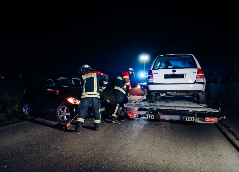 Zwei Verkehrsunfälle - Feuerwehren in der Gemeinde Bergkirchen gefordert