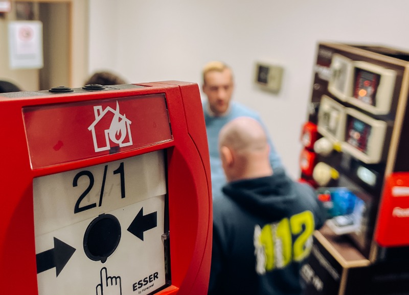 Feuerwehren trainieren für Einsätze mit Brandmelde-anlagen