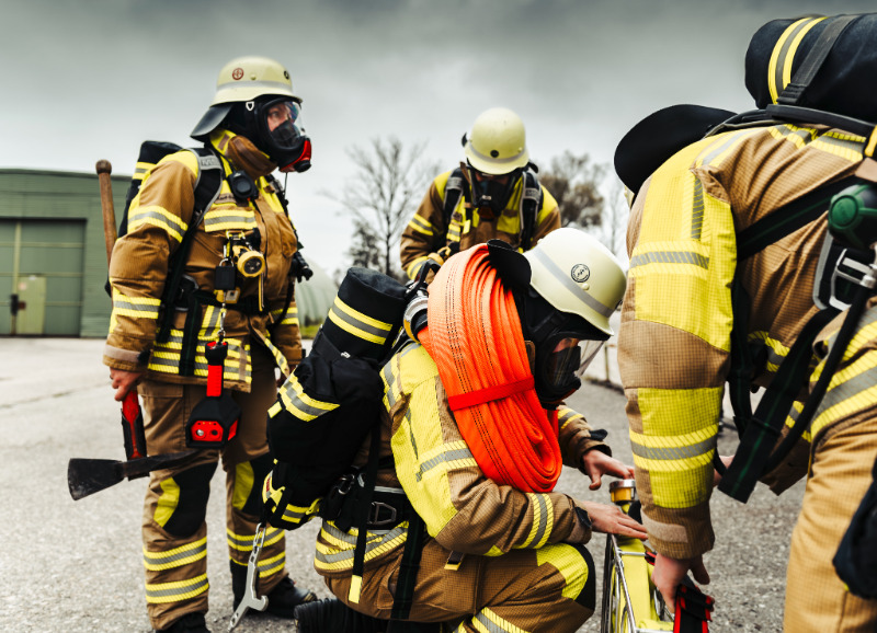 Erfolgreiche Gebietsübung in Hebertshausen: Feuerwehr übt Brandlage im ehemaligen Feinpappenwerk
