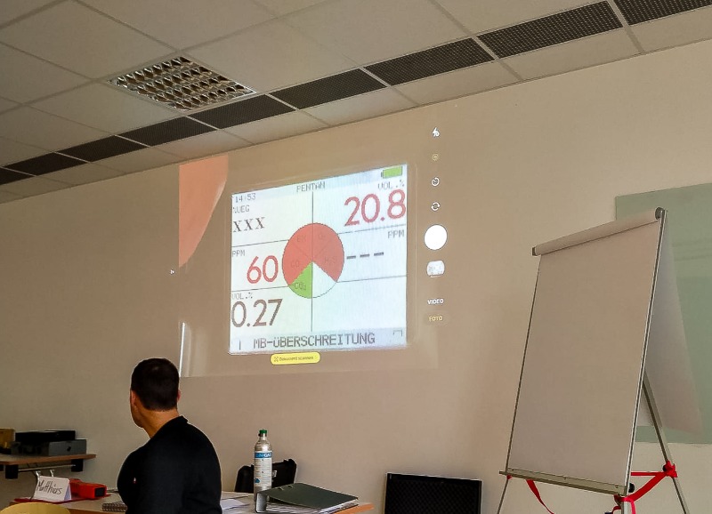 Ausbildung zu Prüfröhrchen im Feuerwehrhaus Indersdorf