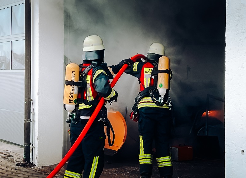 Einsatz im Nachbargebäude: Schnelles Eingreifen der Feuerwehr bei Brand im Bauhof Schwabhausen